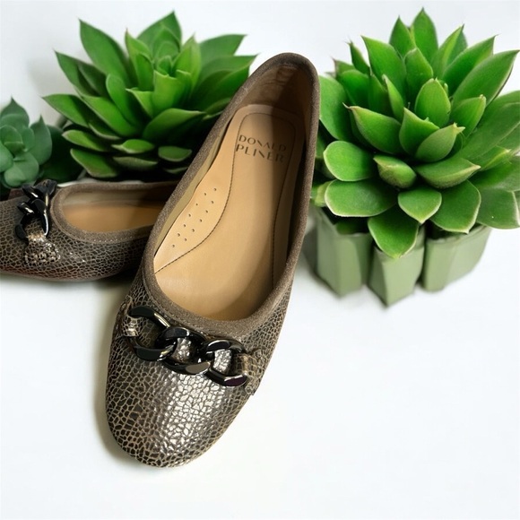 Donald J. Pliner Textured Gray Flats with Black Accent - Picture 3 of 5